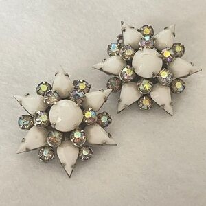 Vintage Weiss White Milk Glass Aurora Borealis Rhinestone Clip On Earrings
